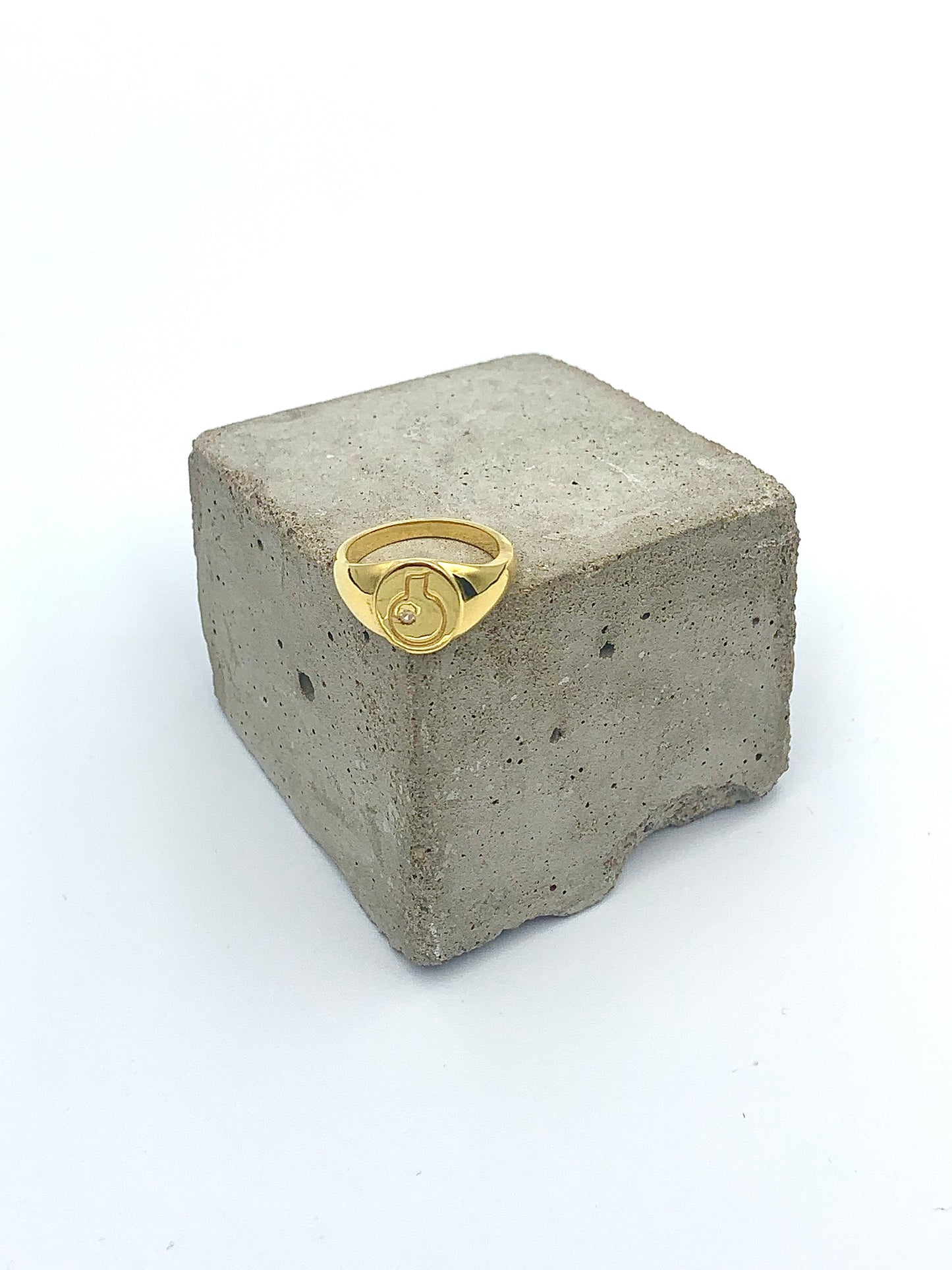 The Canary Signet Ring | Gold